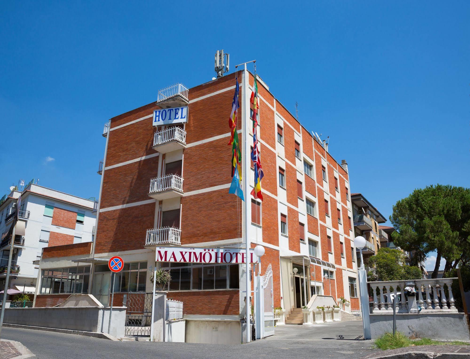 Maximo Hotel ติโวลี ภายนอก รูปภาพ